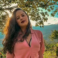 <em>Valentina sierra  - Compradora de Facebook</em>